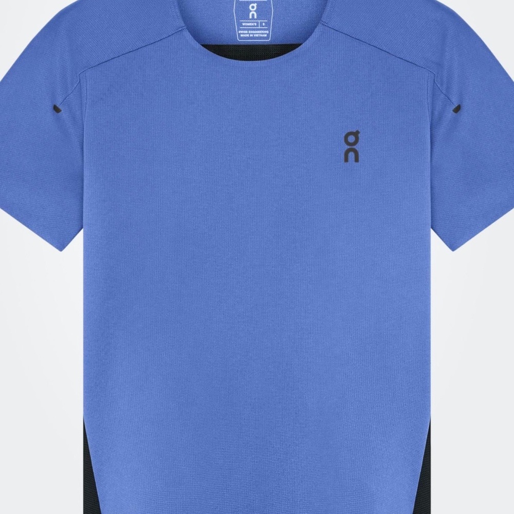 On clouds Women's Sky Blue and Charcoal Short Sleeve Tee - Picture 2 of 6